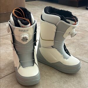*BRAND NEW* ThirtyTwo Women's Snowboard Boots - White and Gray